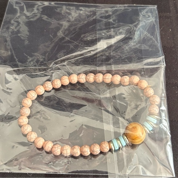 Jewelry - ✨✨5/$25✨✨Elegant Beaded Bracelet with Natural Tones
